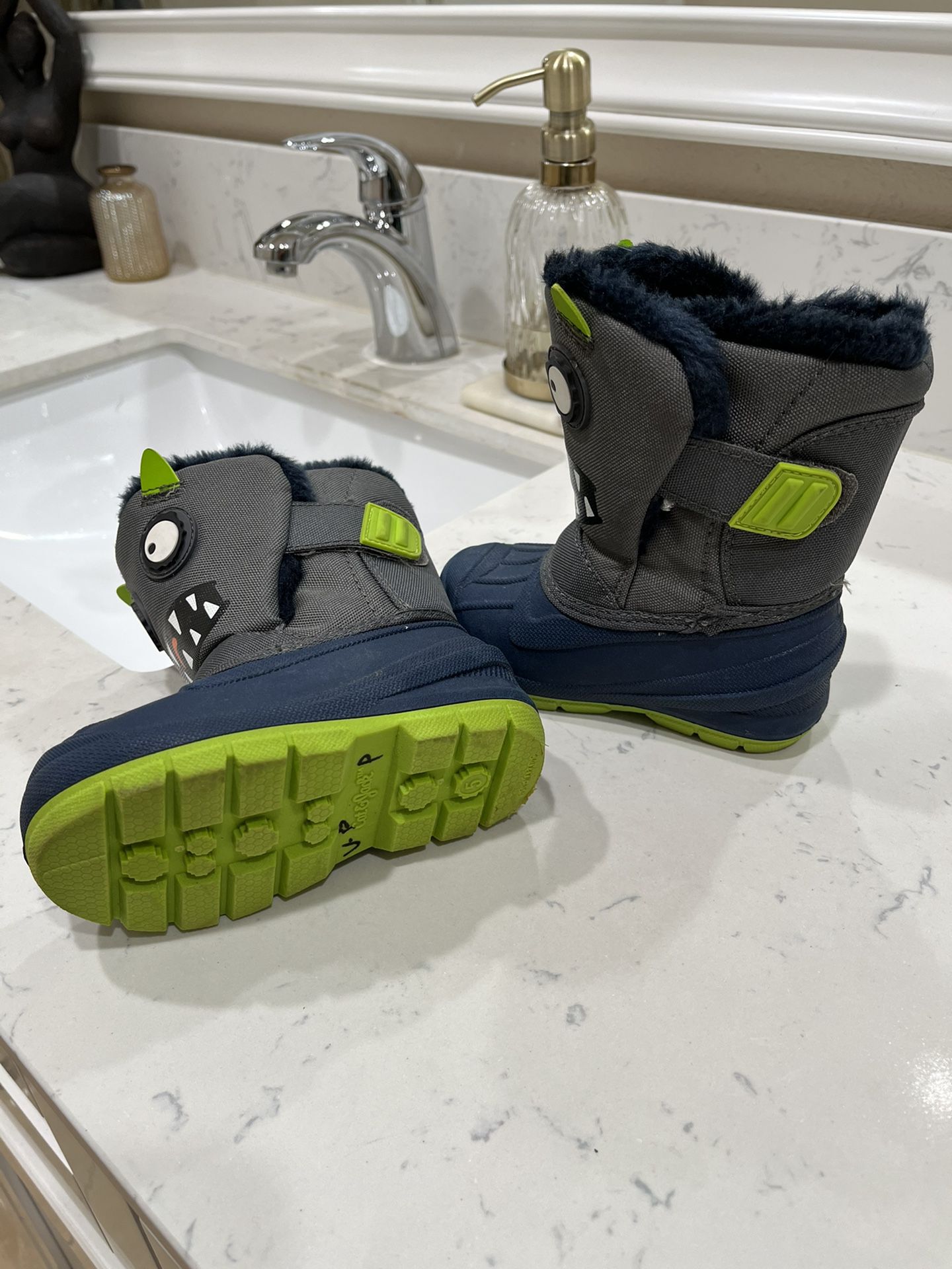 Kids Snow Boots Size 5 