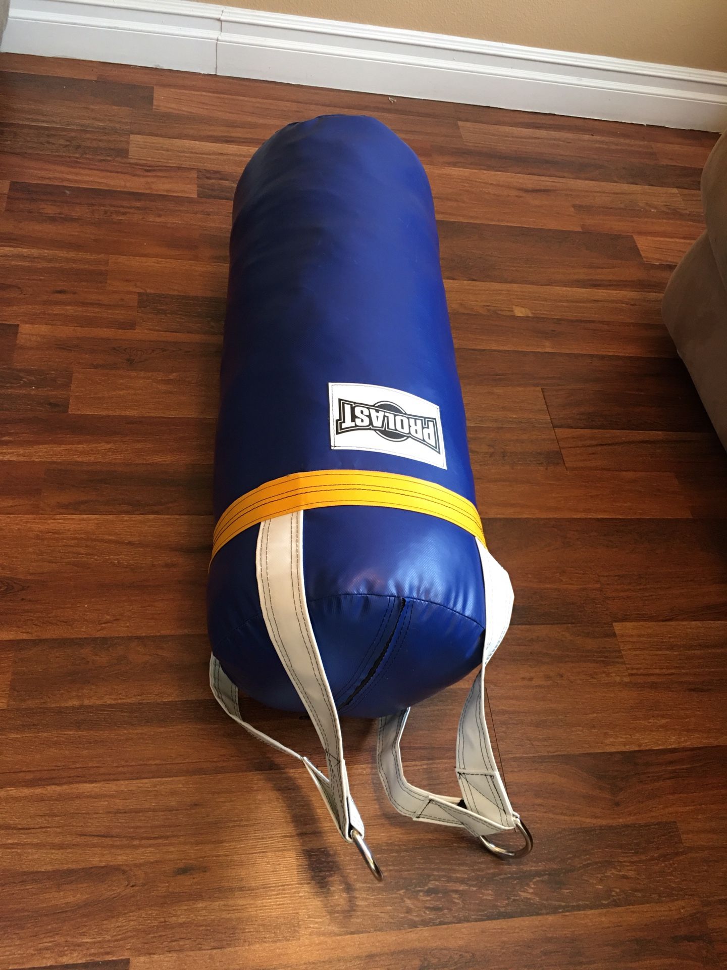PUNCHING BAG BRAND NEW 70 POUNDS FILLED LUXURY MADE USA 🇺🇸