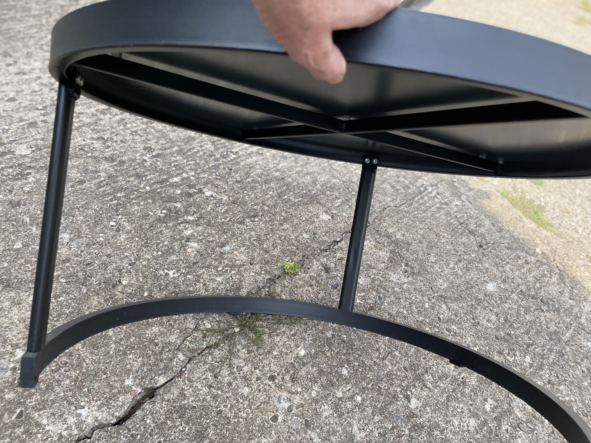Round Metal/glass Outdoor Table