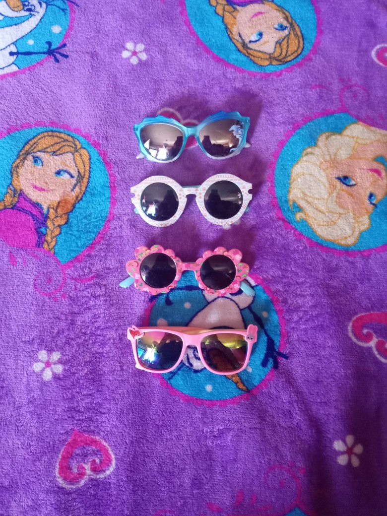 Frozen, Moana, Peppa Pig and Zootopia sunglasses (For ages 2-6)