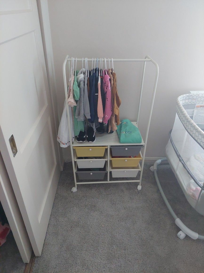 CLOTHES ORGANIZER