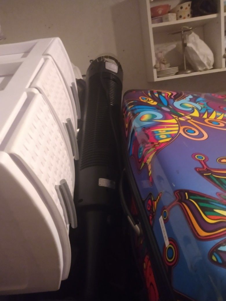Like New HEYS 32 In 4 Wheels Ex Larg Luggage Paid 179 Sell 24 Firm Look My Post Tons Deals
