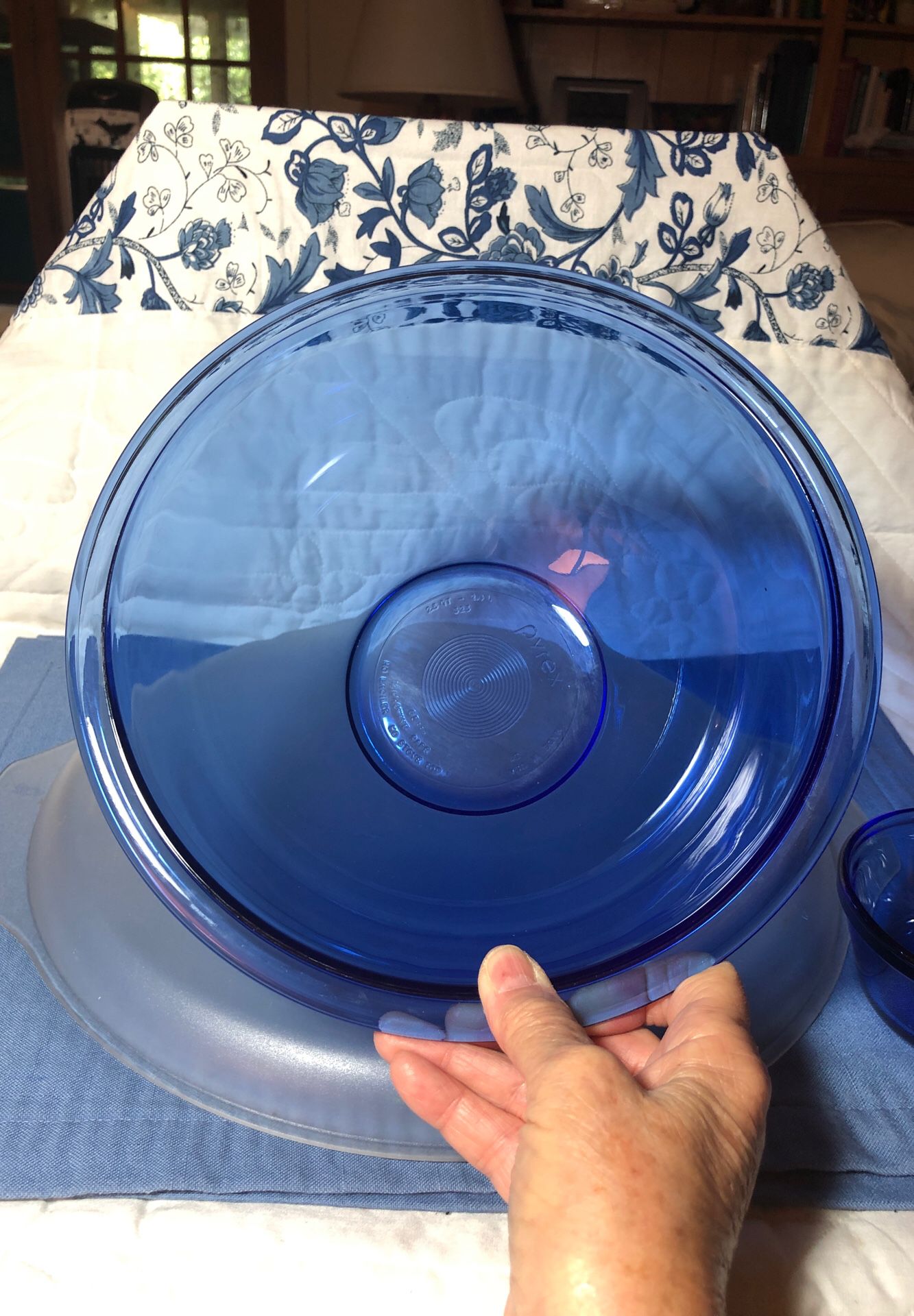 Pyrex cobalt blue mixing bowl with custard cup
