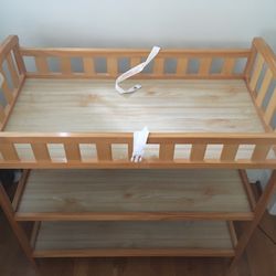 SALE ITEM: Graco Infant/Toddler Bed And Changing Table Thumbnail