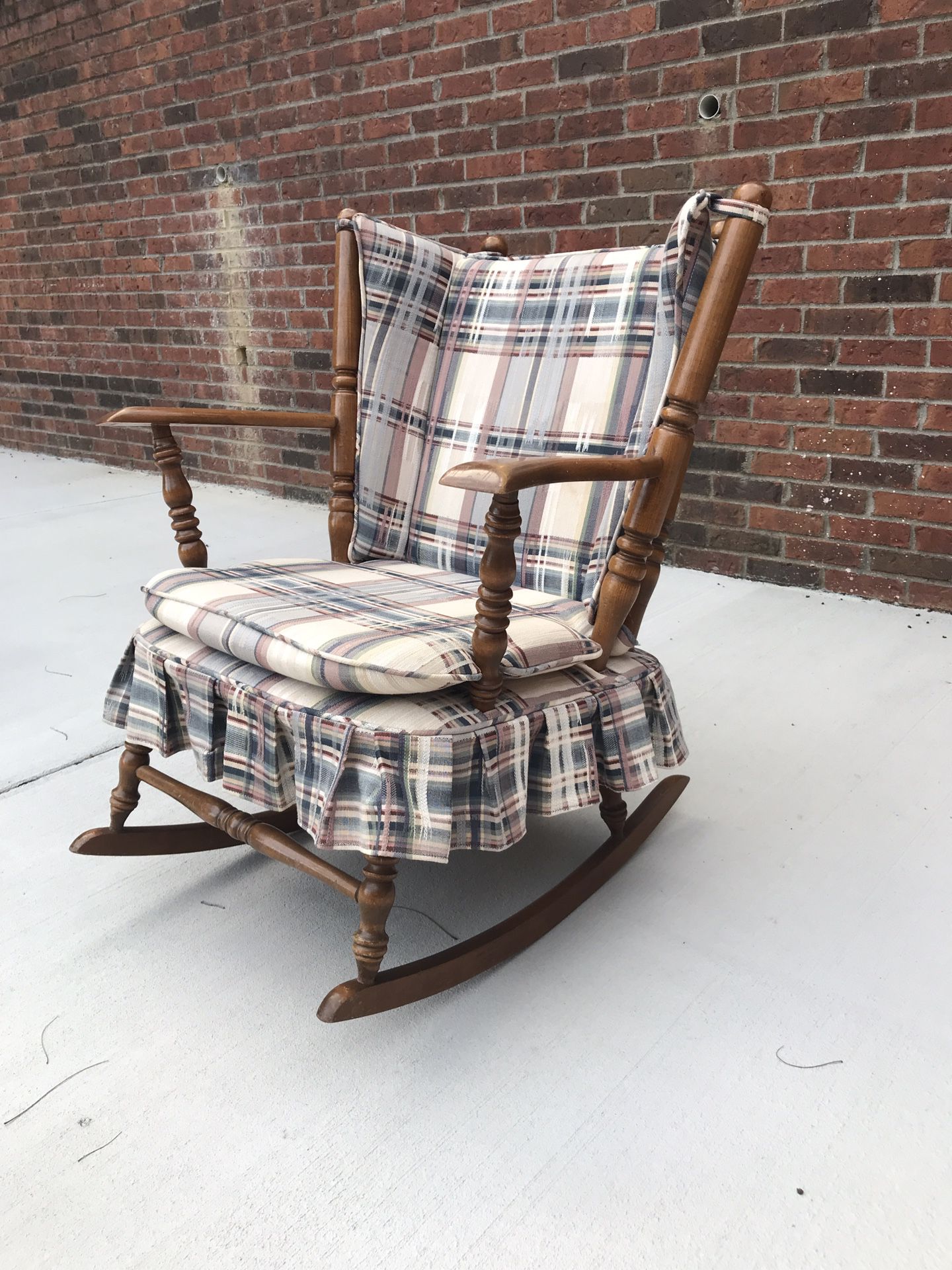 Rocking Chair With Cloth Cushions 