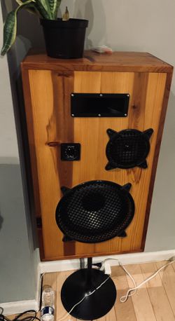 Pair Of Speakers For Parties Or Theater Set Up  Thumbnail