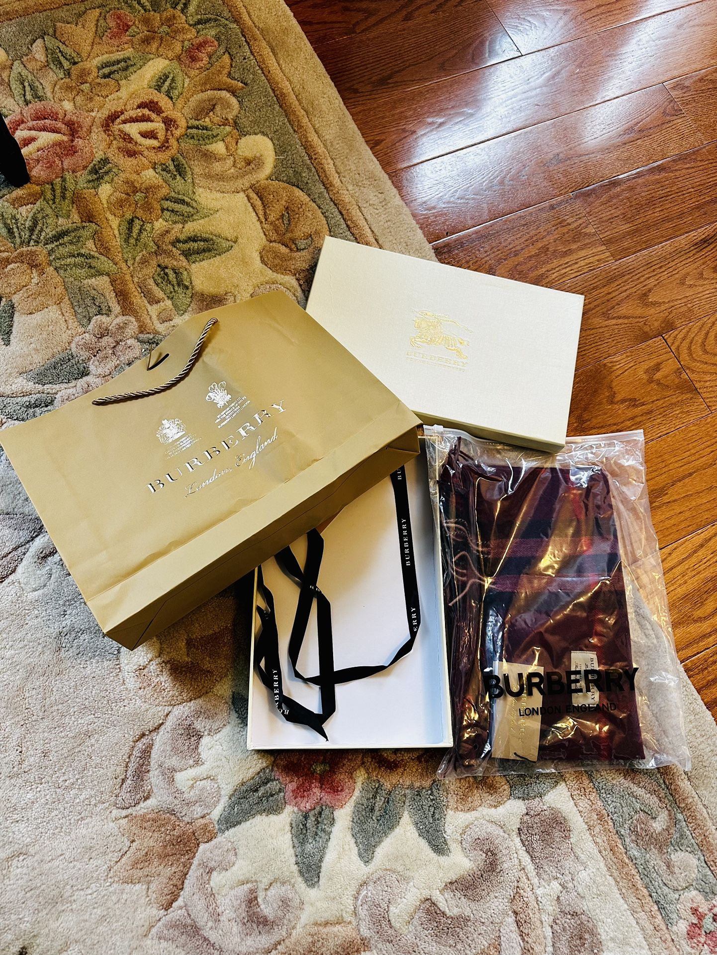 BURBERRY SCARF- 100% CASHMERE