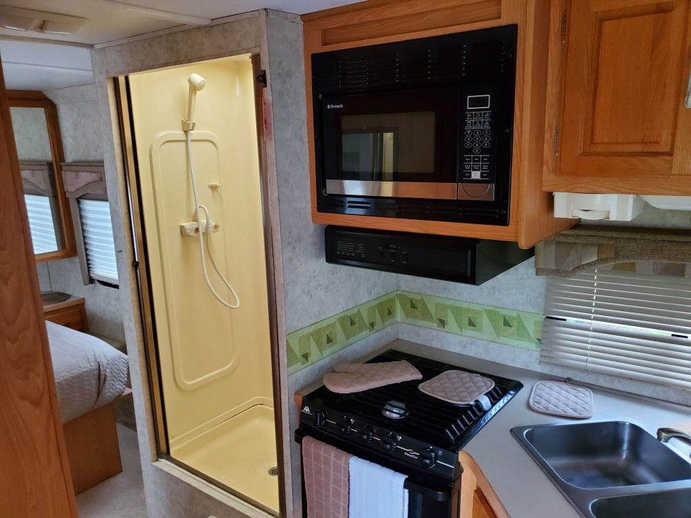 2005 Class C Motorhome 30ft