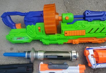 Lot of 12 Toy Guns Thumbnail