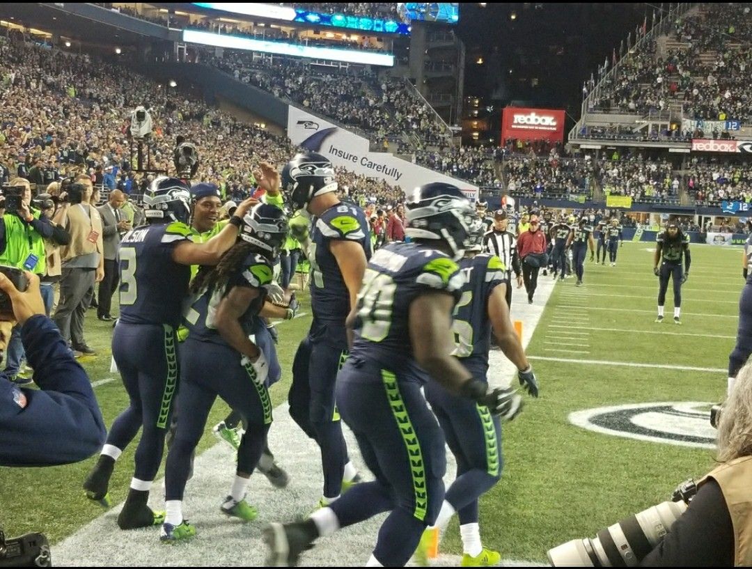 Seattle Seahawks vs DETROIT LIONS 3 & 4 ROWS FROM THE FIELD