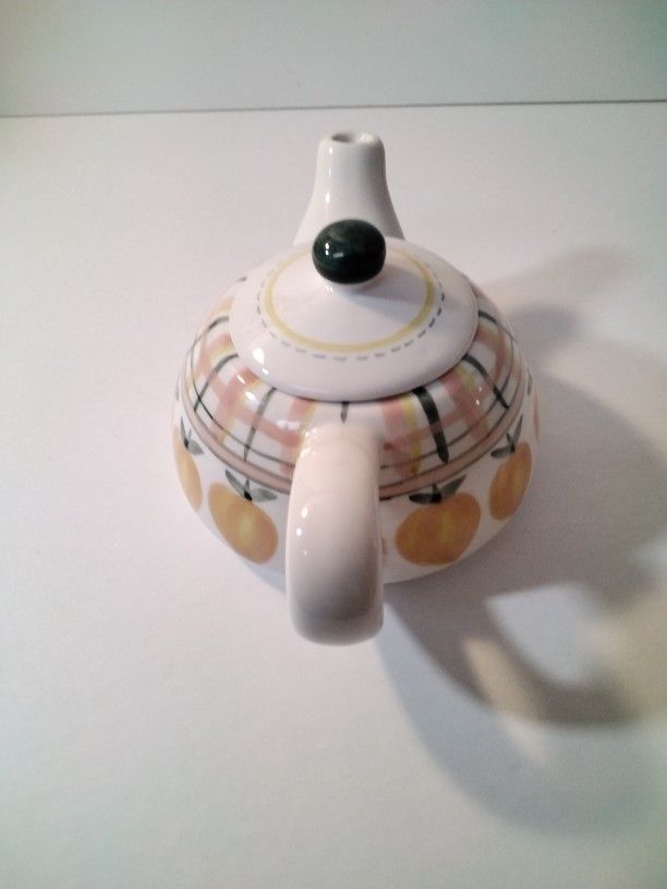 Very Cute Tea Pot .