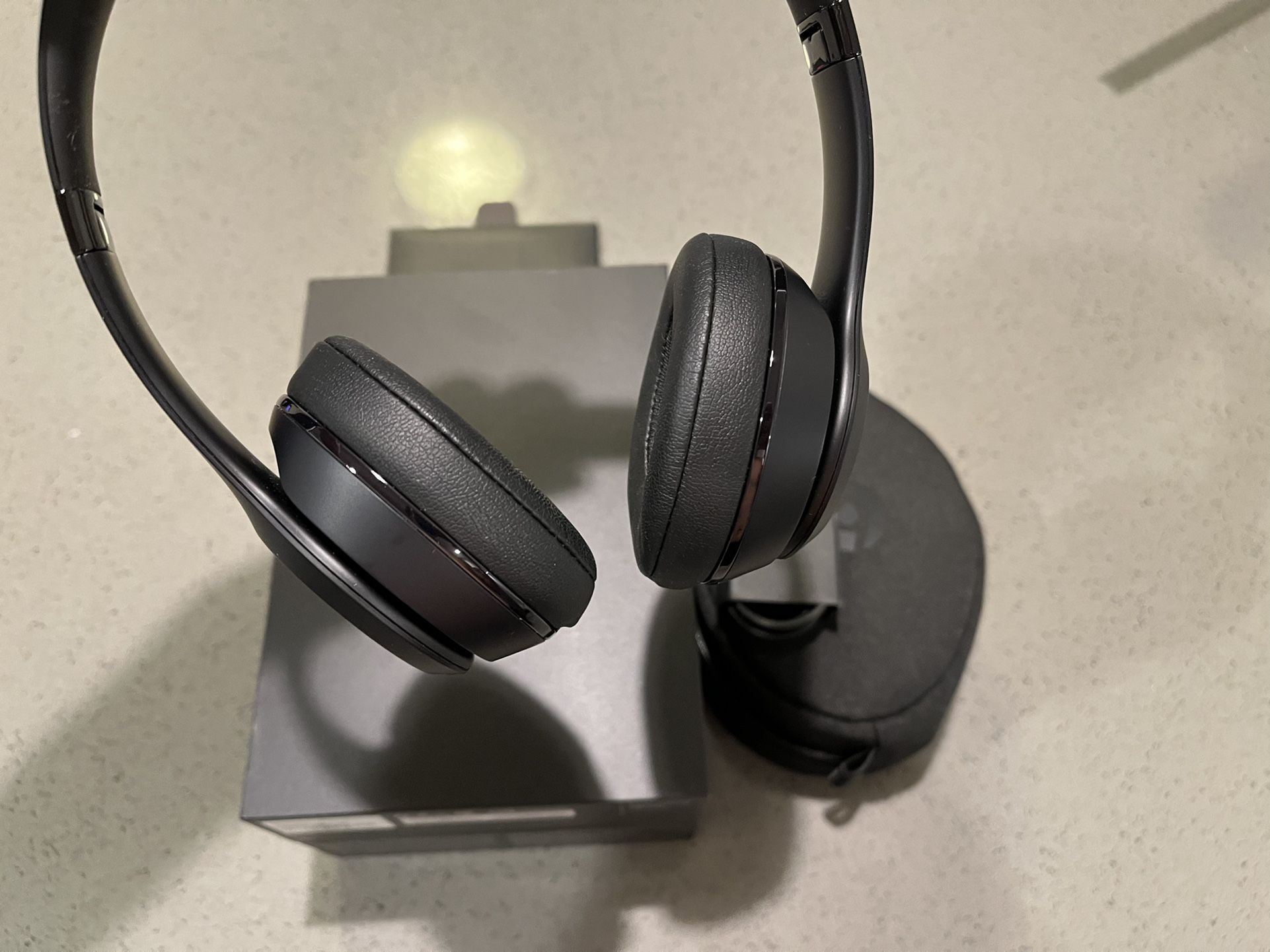 Apple Headphones Beats Solo 3 By Dr. Dre Wireless Bluetooth On-ear