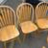 Solid Wood Dining Table w/ 6 Chairs & 2 Leafs.