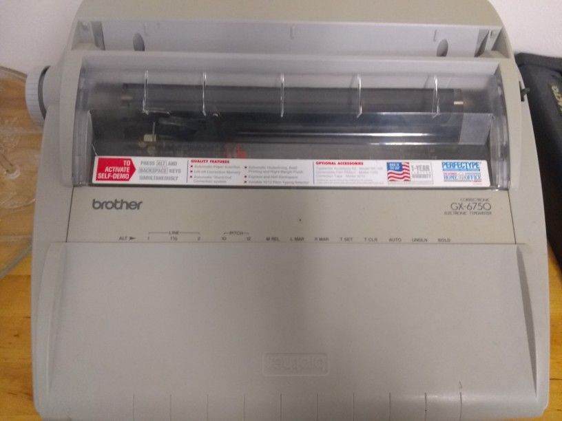 Brother GX6750 Electric Typewriter for Sale in Wenatchee