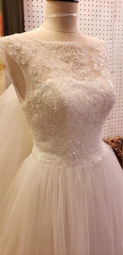 David’s Bridal Size 2 Wedding Dress  Thumbnail