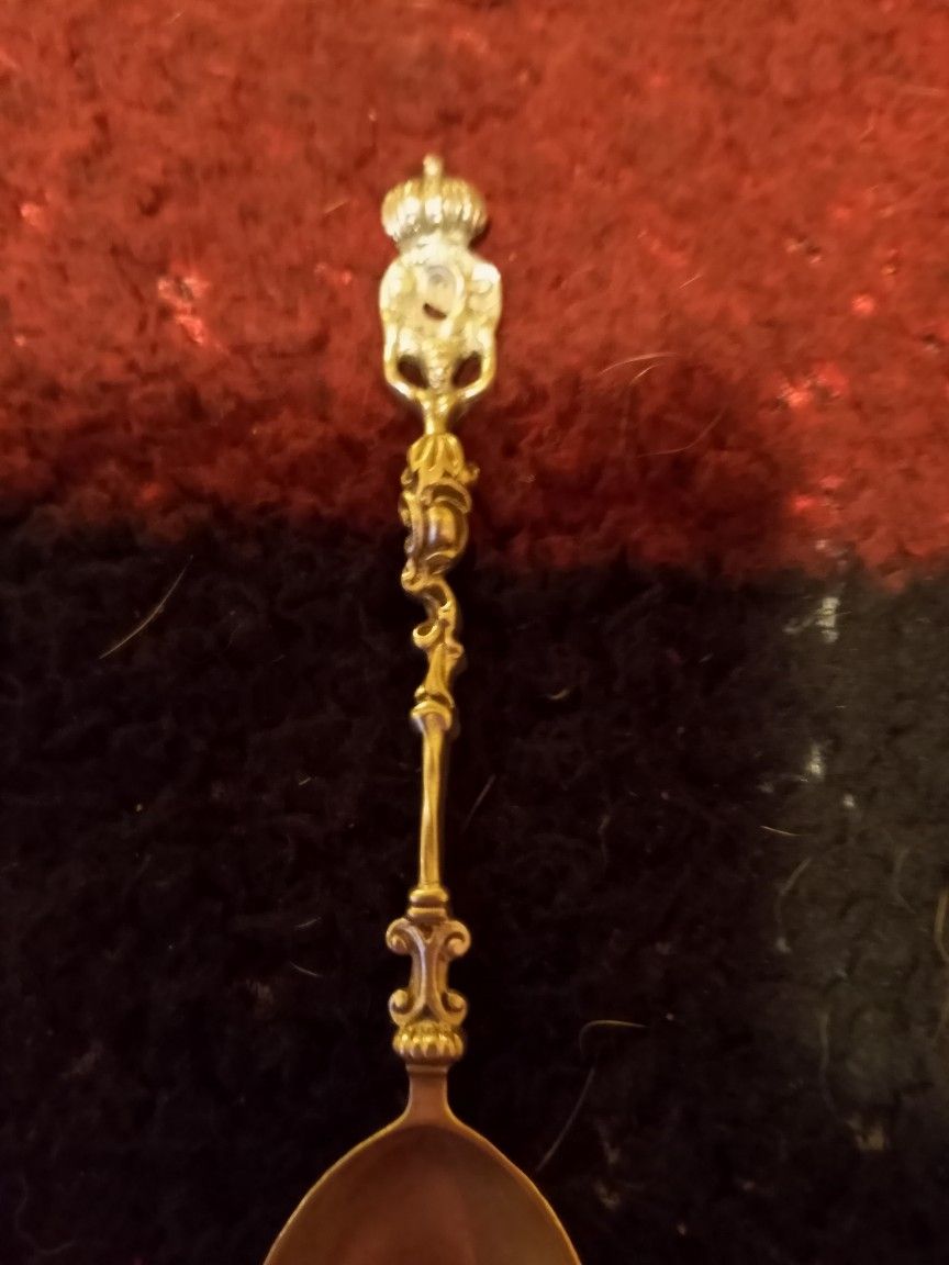 Nice Character And Detail Old Royalty Solid Silver Spoon