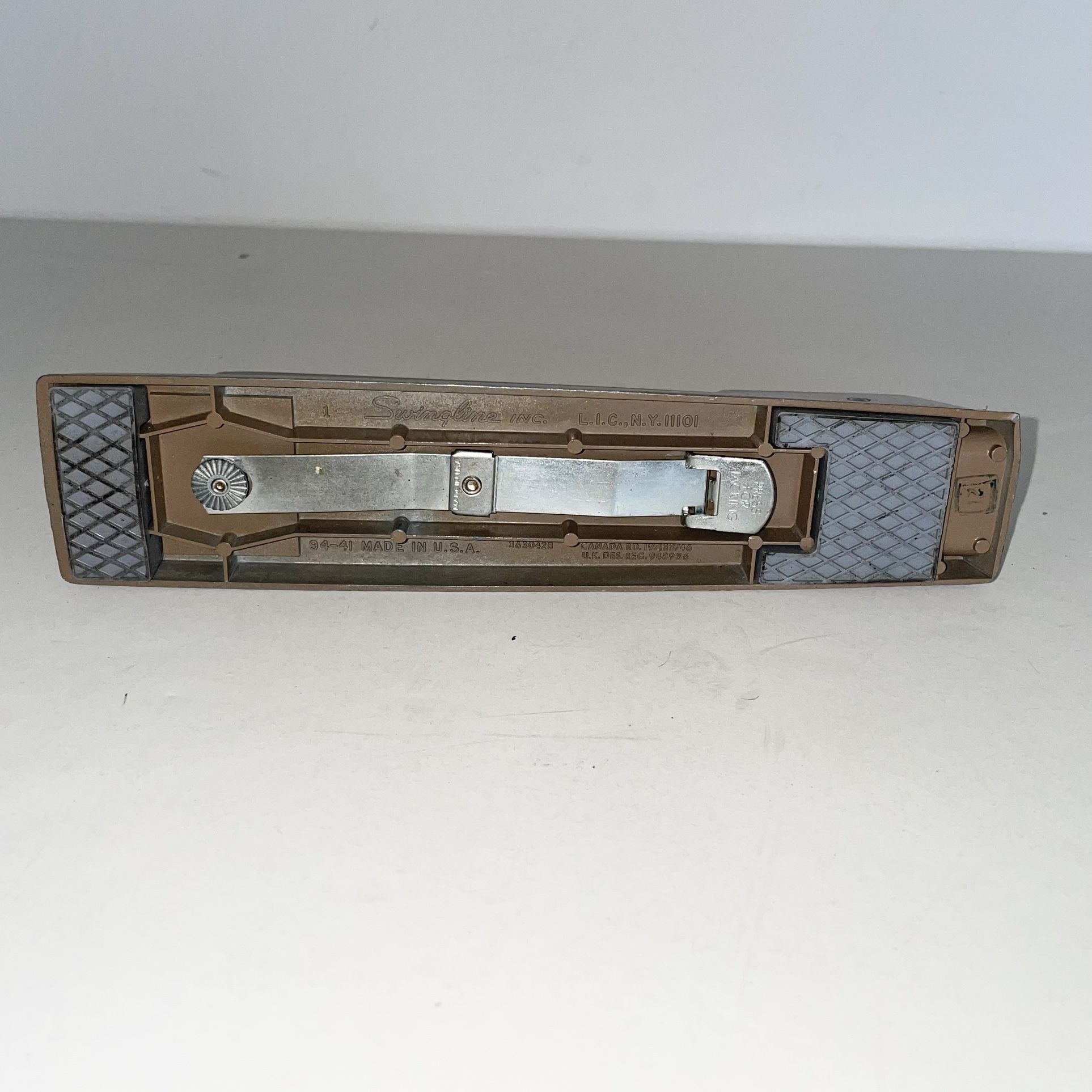 Swingline Classic Vintage Heavy-duty Tan Brown Metal Stapler