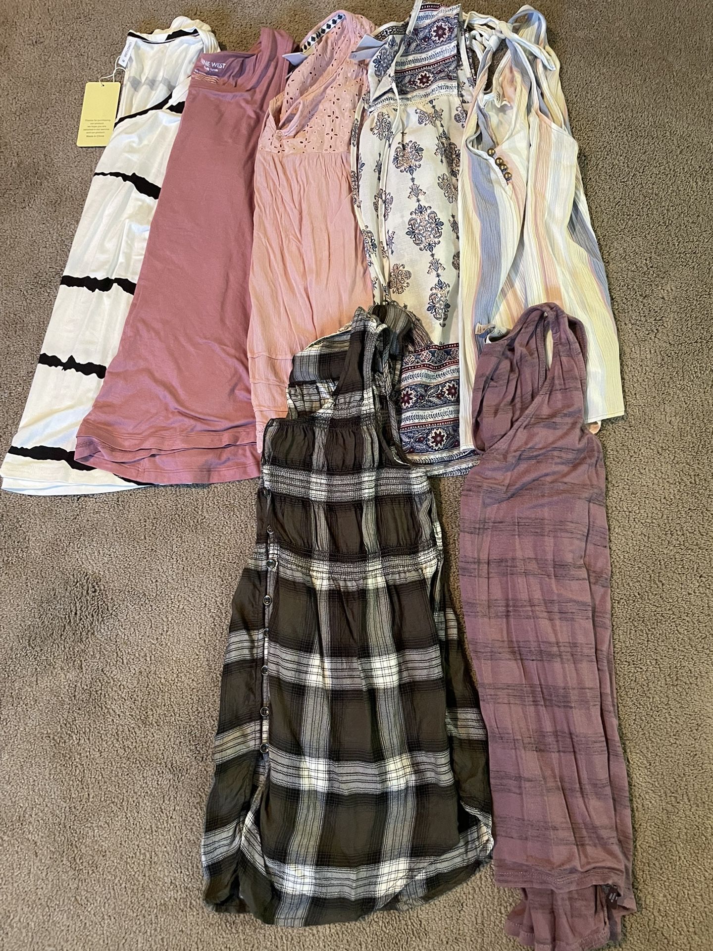 Seven women’s tank tops excellent condition size medium
