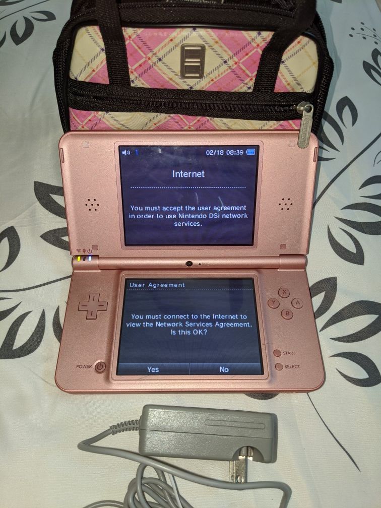 Nintendo Dsi XL, charger and accessory case in coral