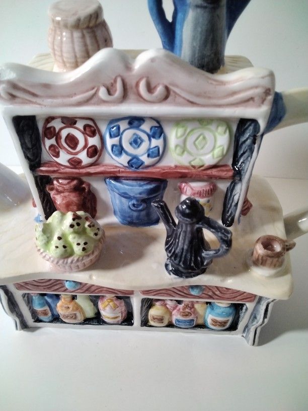Very Cute House Tea Pot .