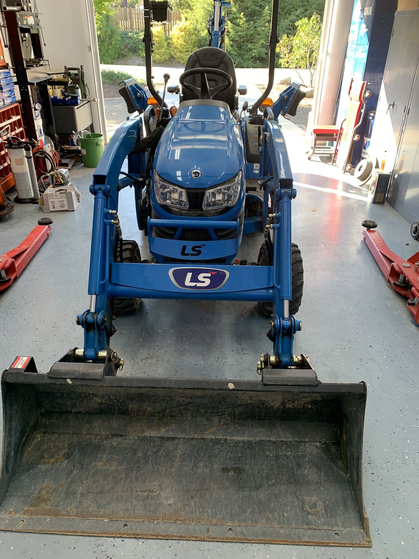LS Tractor