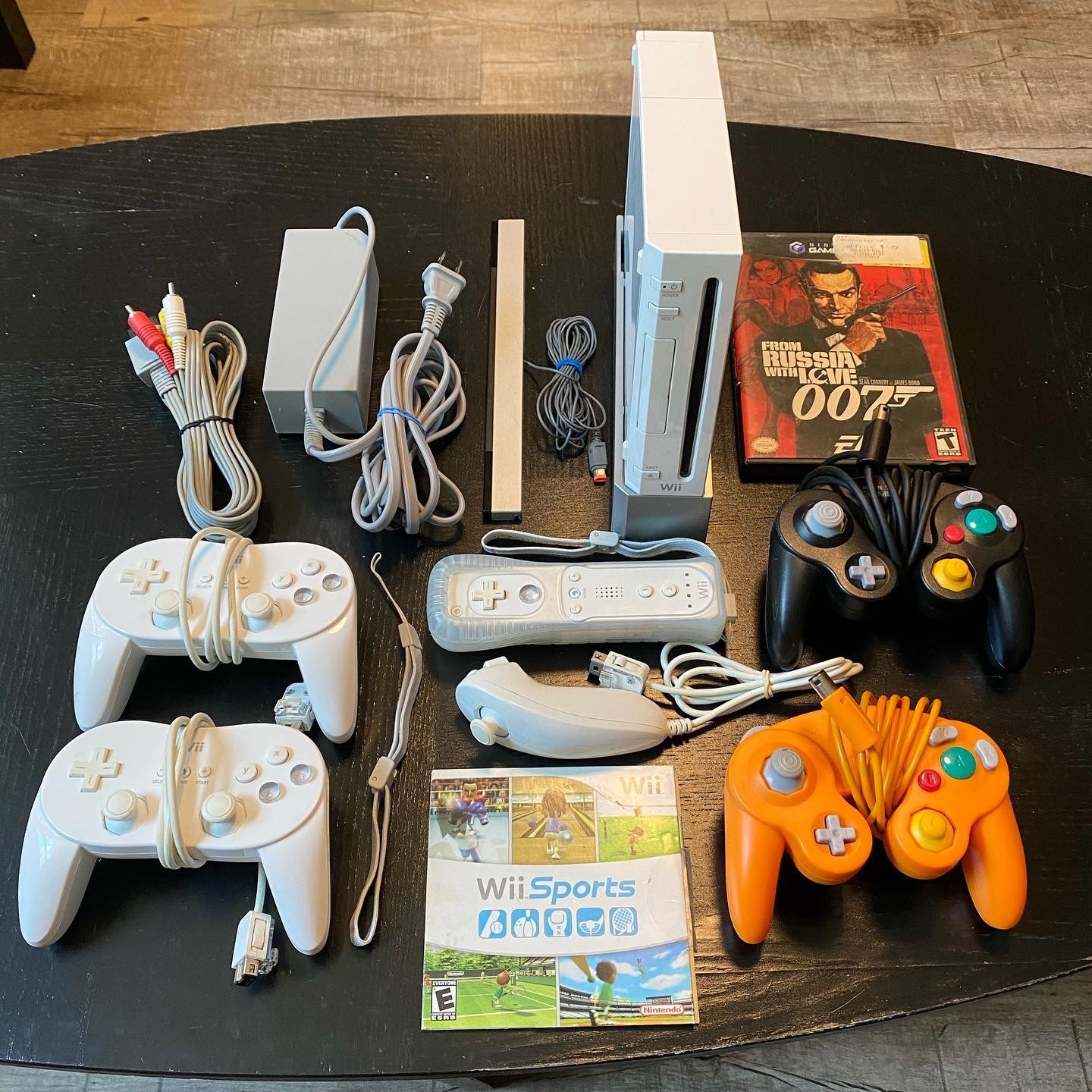 Nintendo Wii Console Bundle RVL-001 GameCube Compatible w/ Wii Sports Video Game