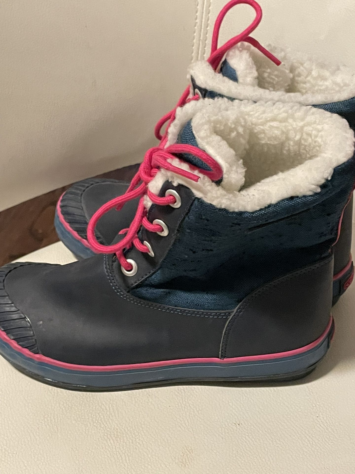 Keen Woman Winter Boots Size 37