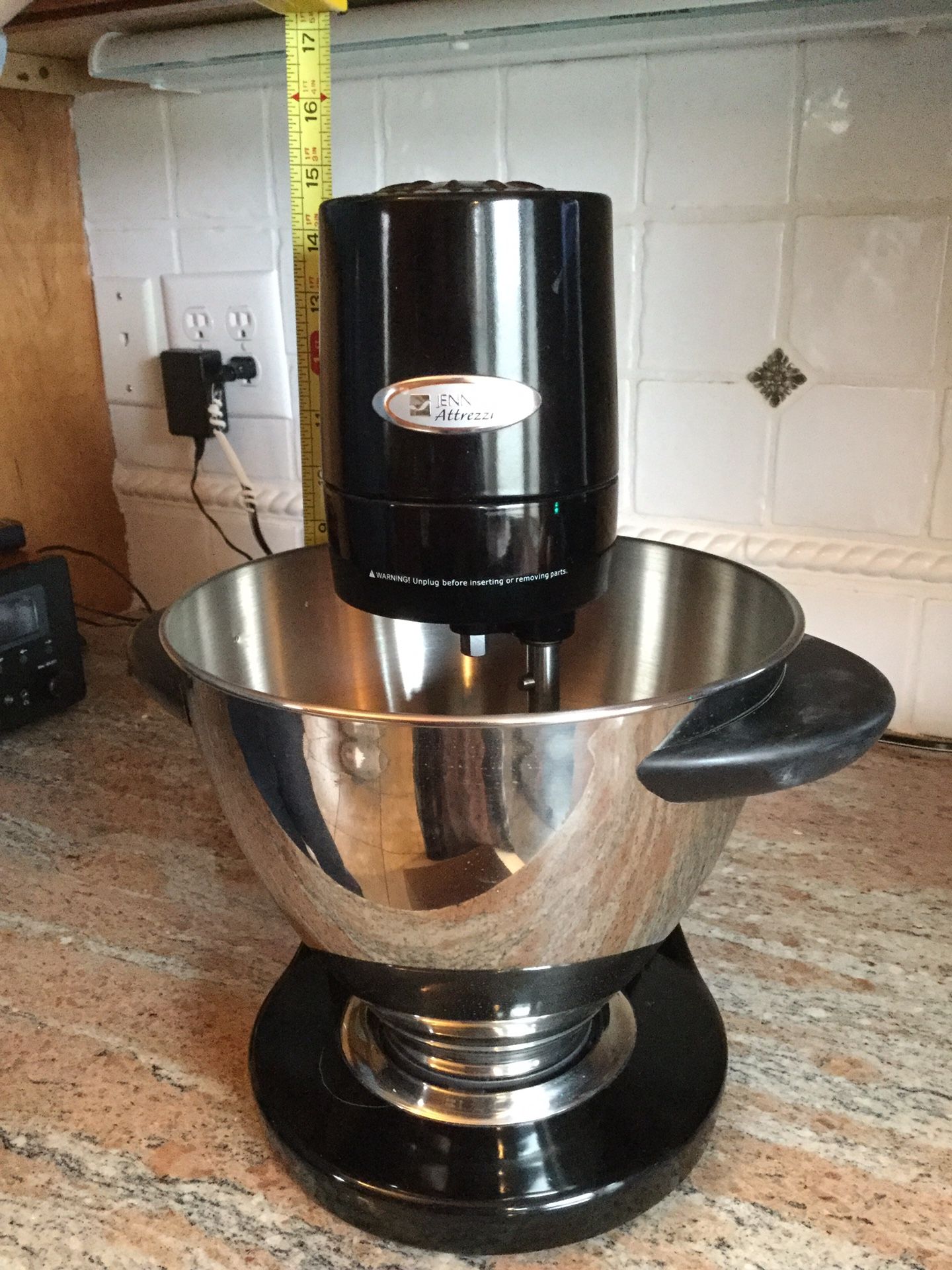 JENNAIR Attrezzi Stand Mixer with extra stainless mixing bowl NEW