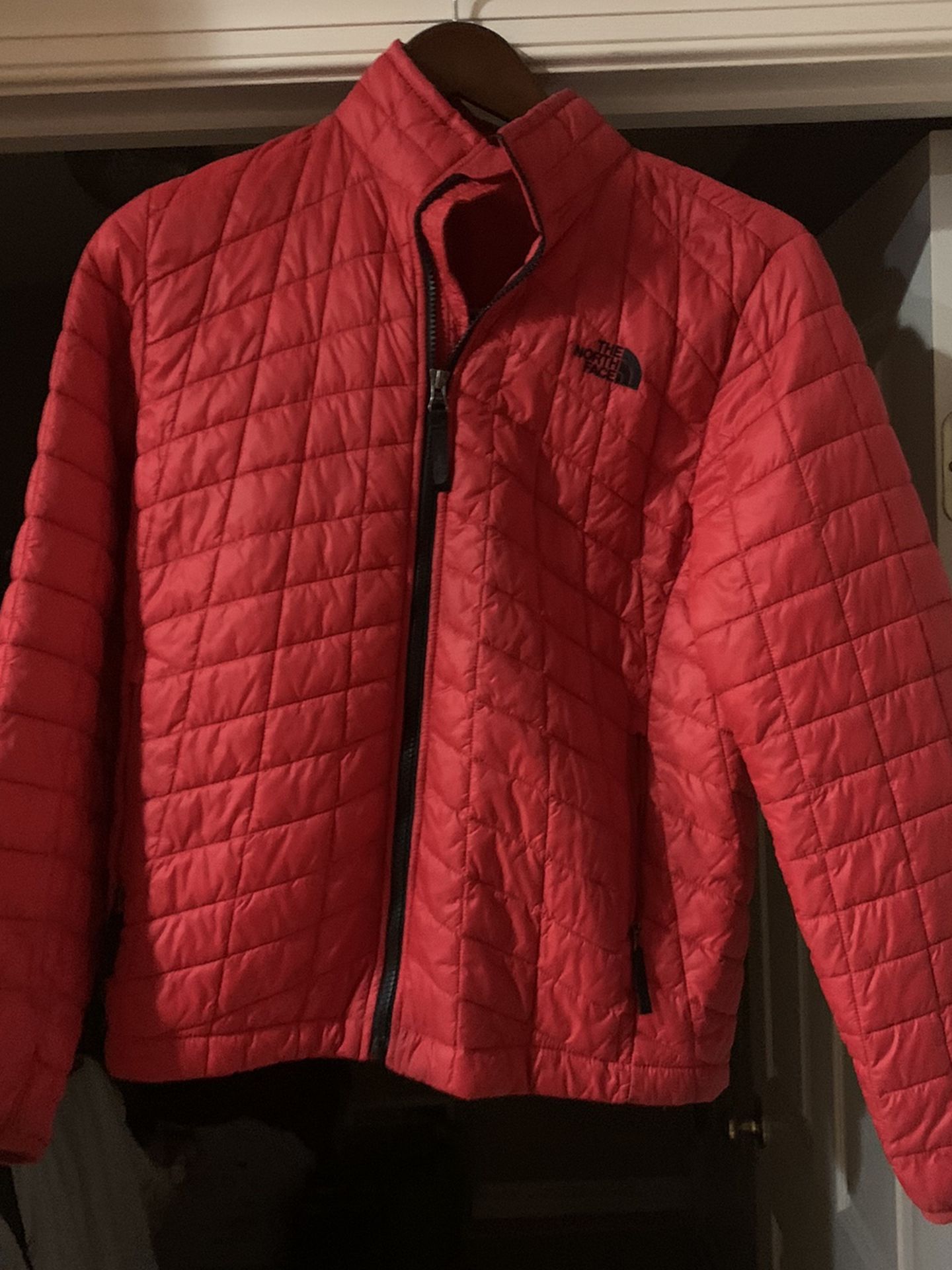 Boys North Face Thermo Ball jacket- Red Boys large