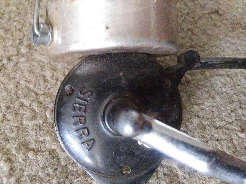 VINTAGE SIERRA FISHING REEL