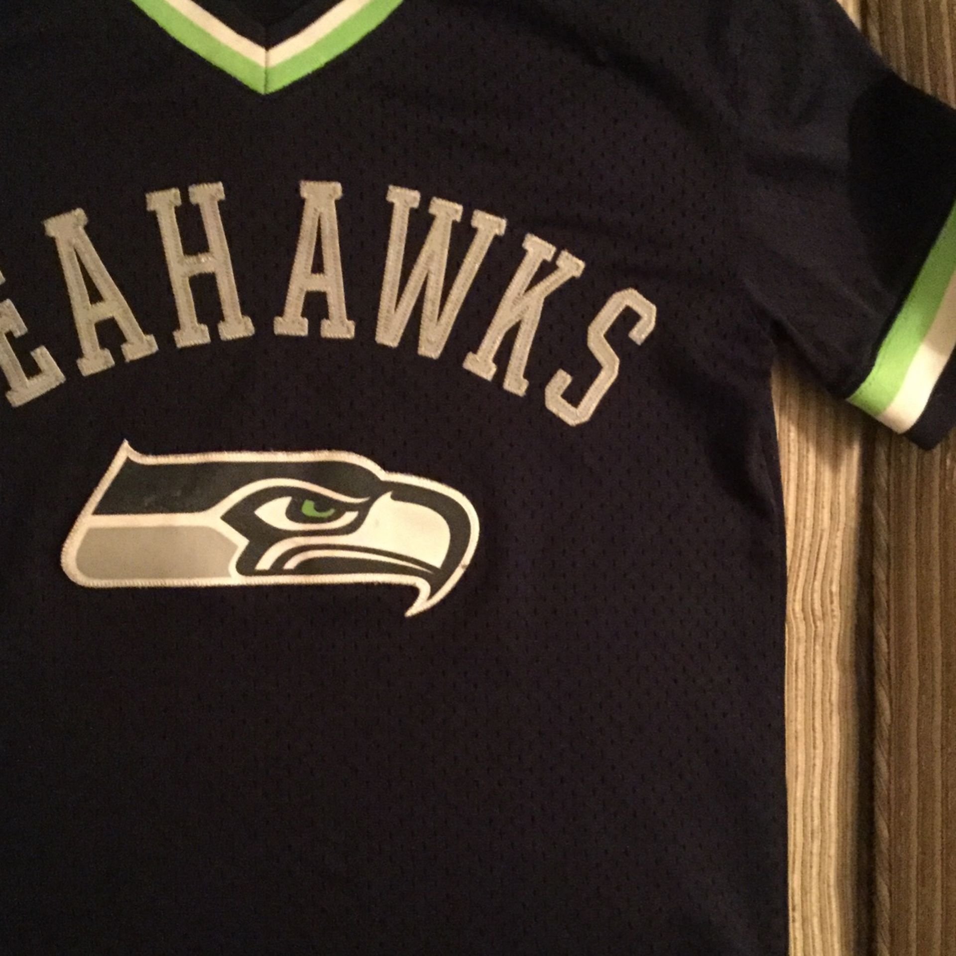 Youth Med. Seahawks NFL official jersey - like new