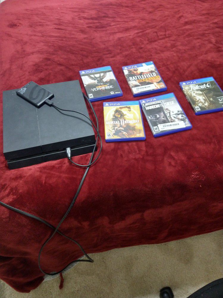 Ps4 With Games And 2 Controllers 