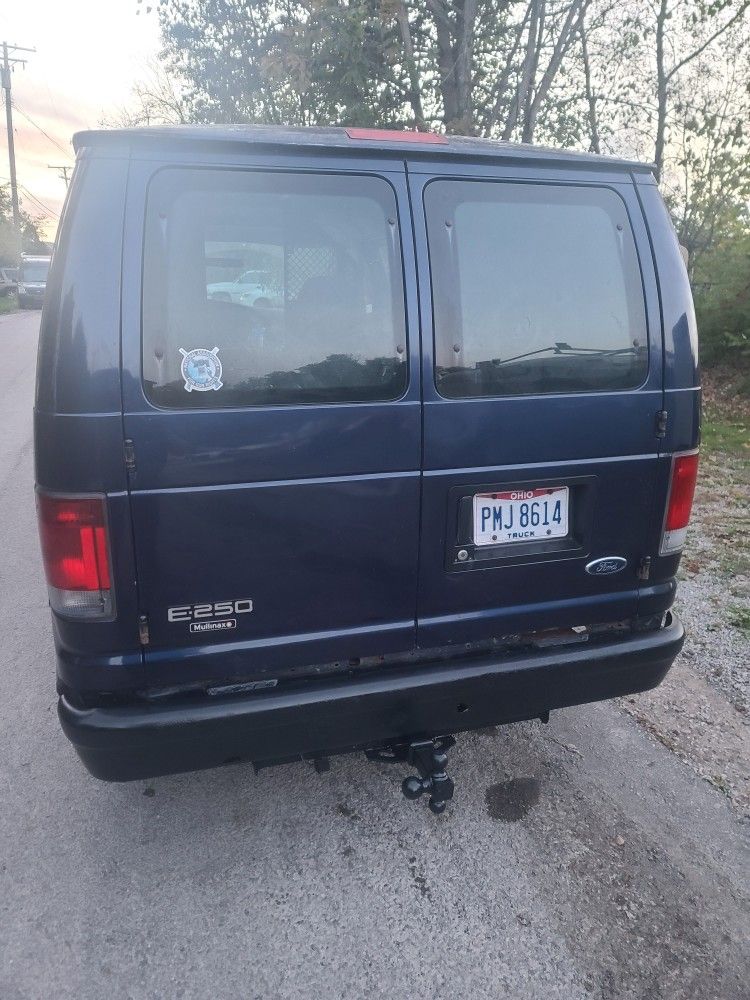 2005 Ford E-250