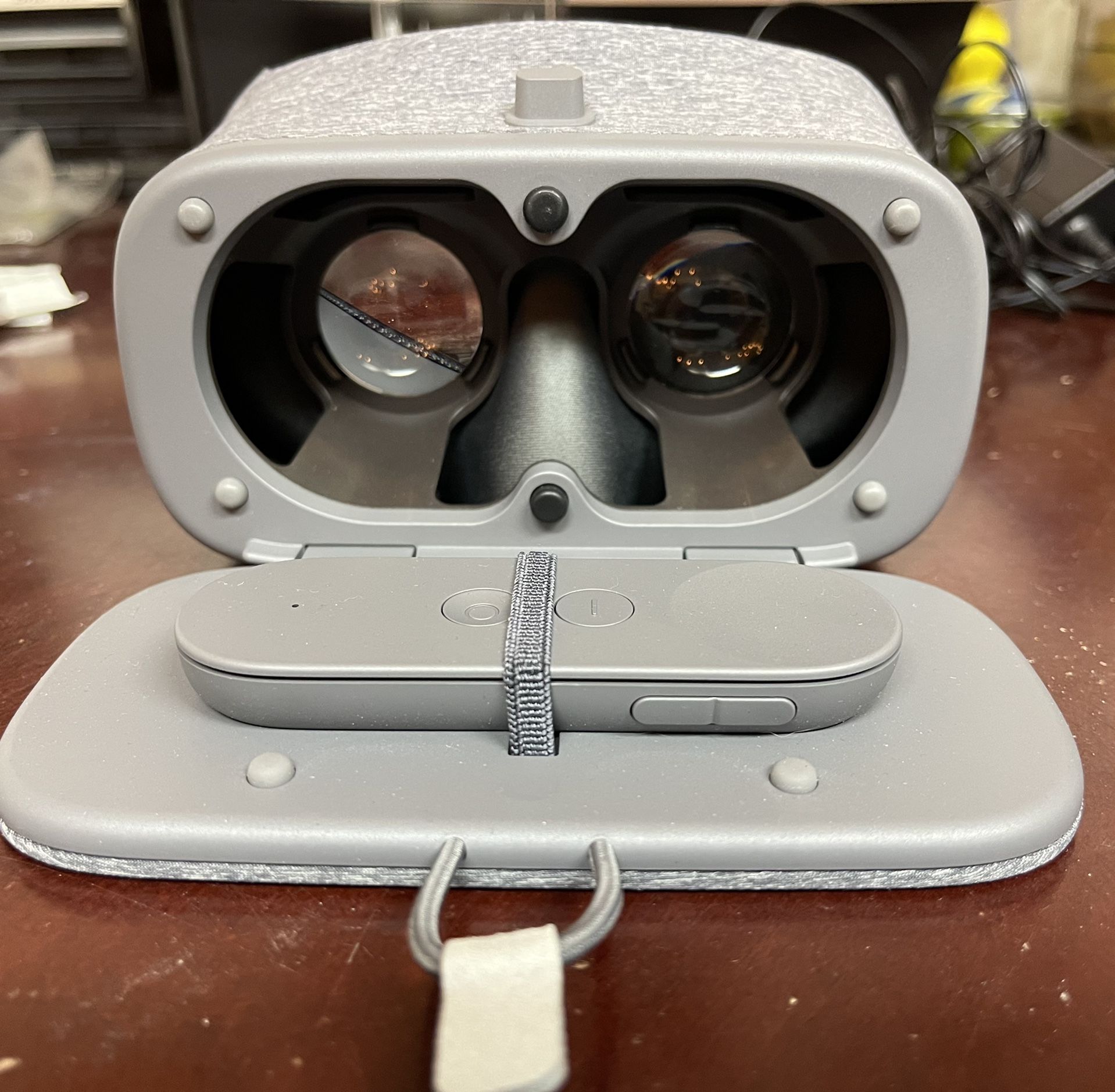 Google Daydream View - VR Headseat