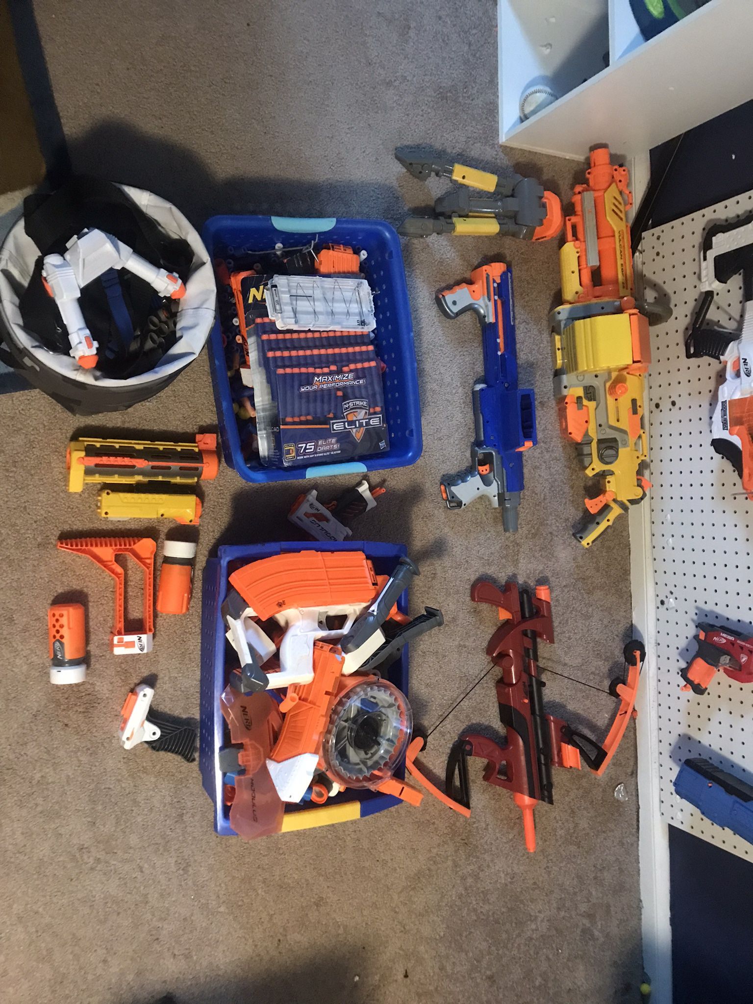25+Nerf Guns- Includes wall mount & Inflatable  Obstacles