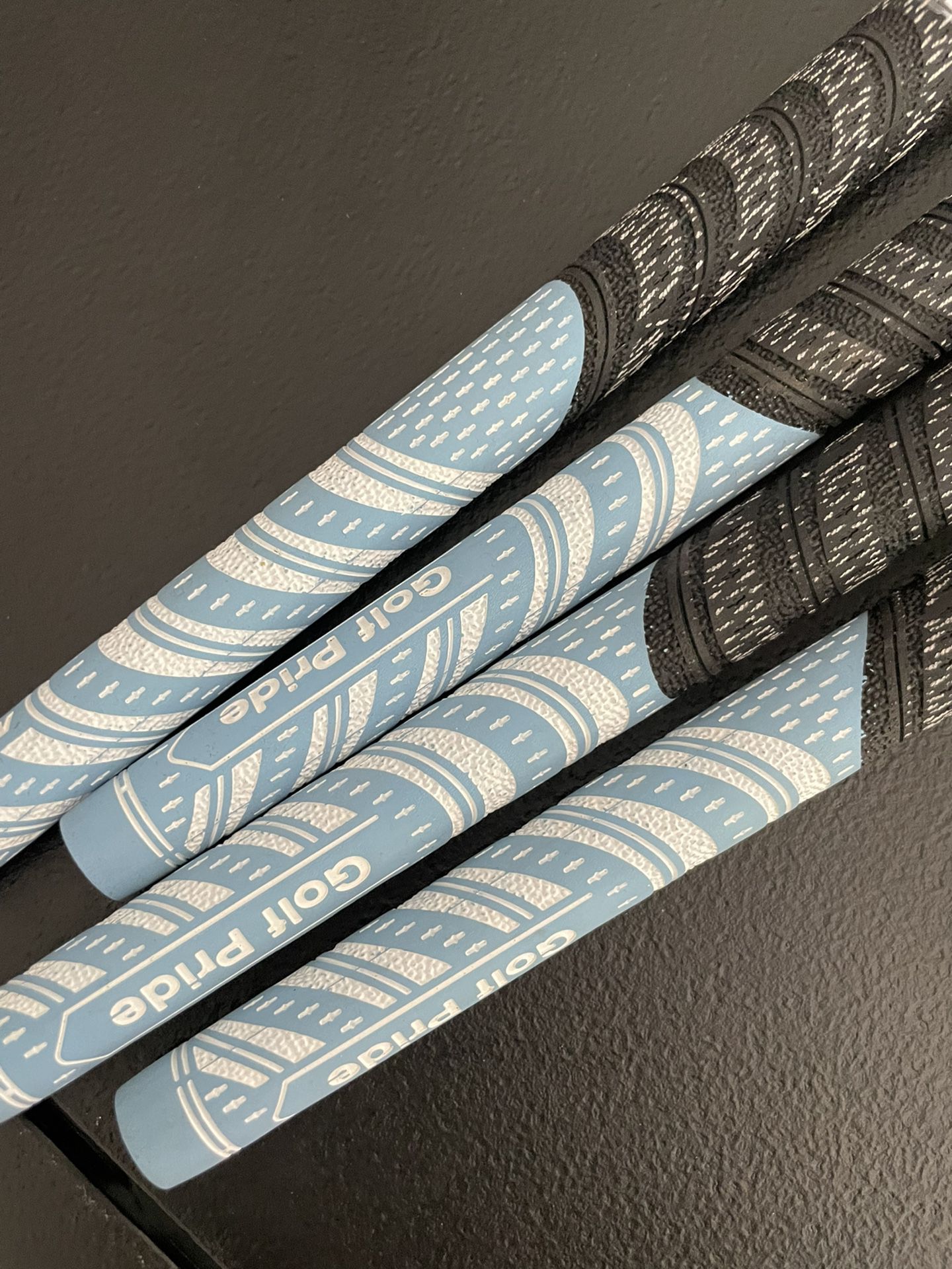 Golf pride mid size grips in light blue