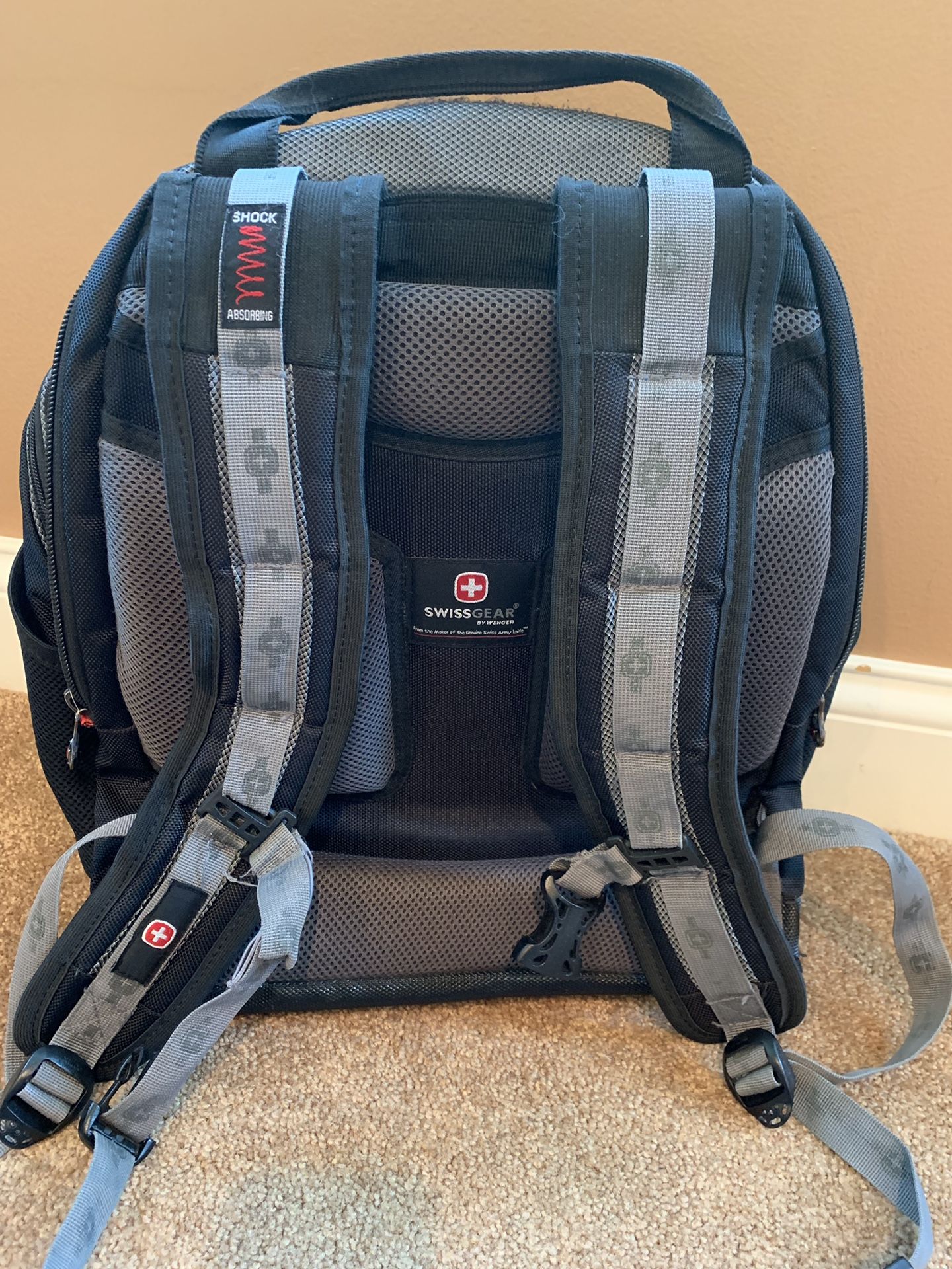 SwissGear - Synergy laptop backpack - Black/Gray