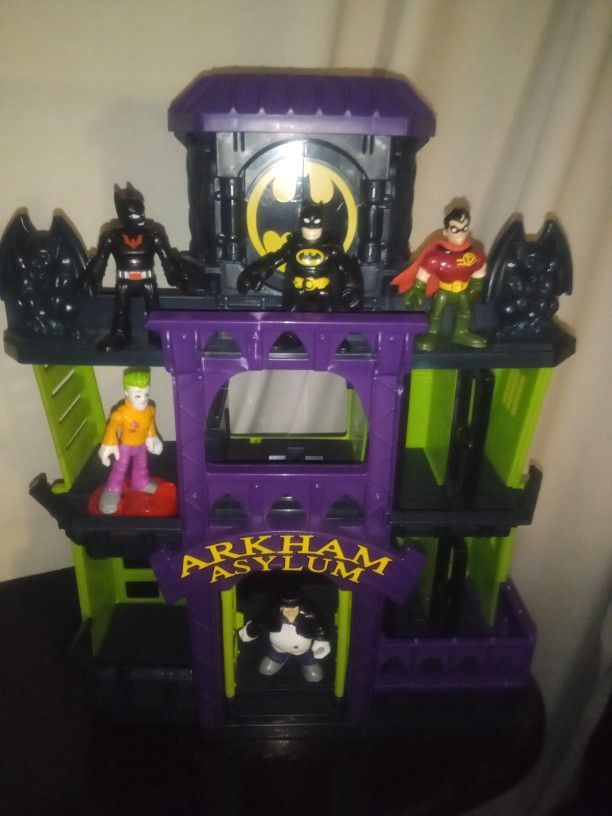 Arkham Nights Playset and Figures