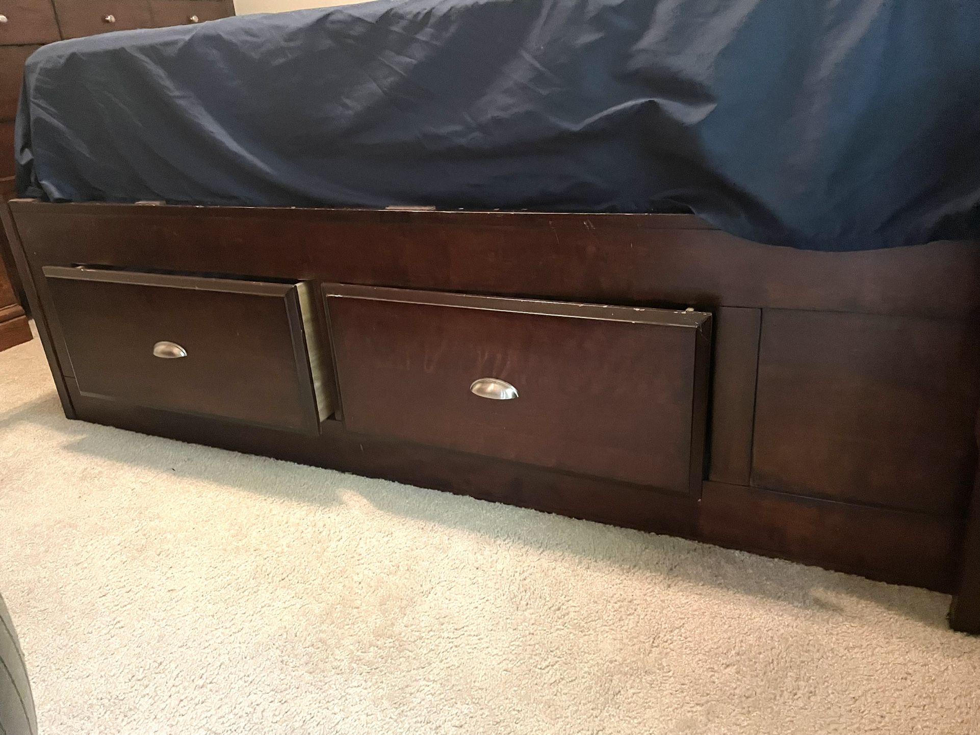 4 Piece Storage Queen Size Bedroom Set