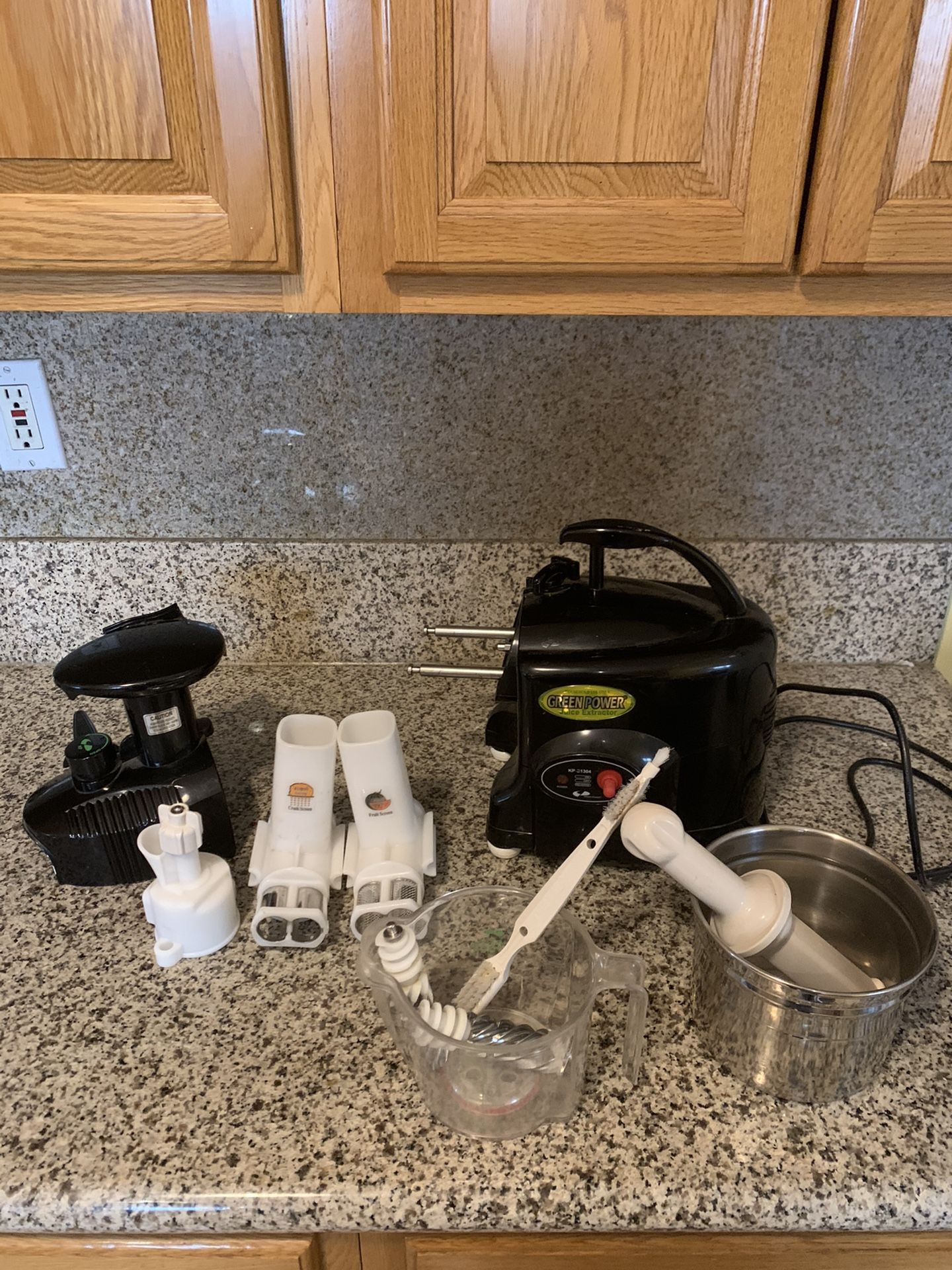 Green Power Juice Extractor KPE1304 Black for Sale in Los Angeles, CA