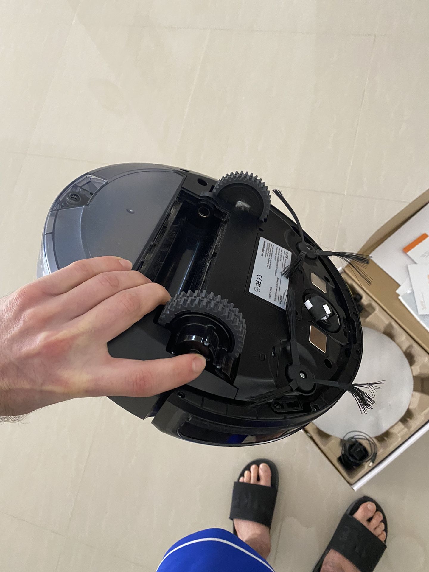 Robot Vacuum Cleaner ( Roomba )