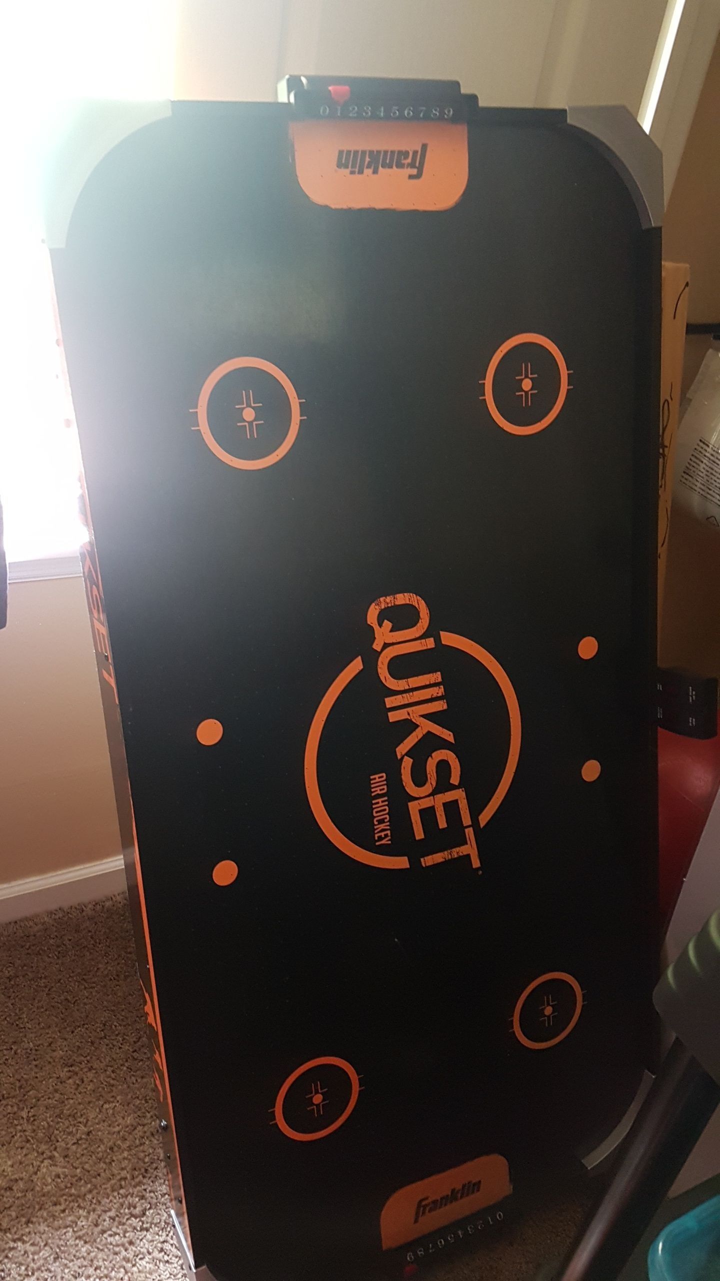 Air hockey table