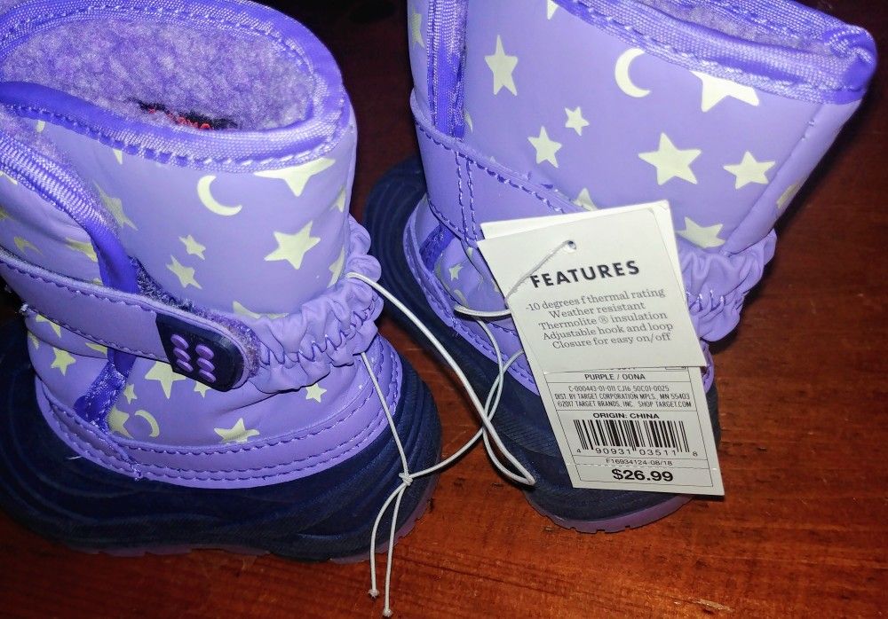 Toddler girl's Cat and Jack snowboots