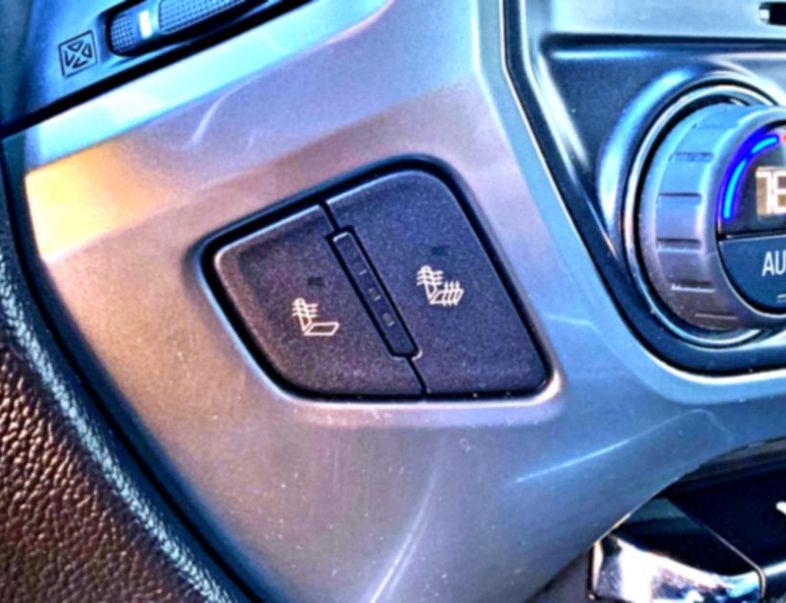 2016 Chevrolet Silverado LT look great