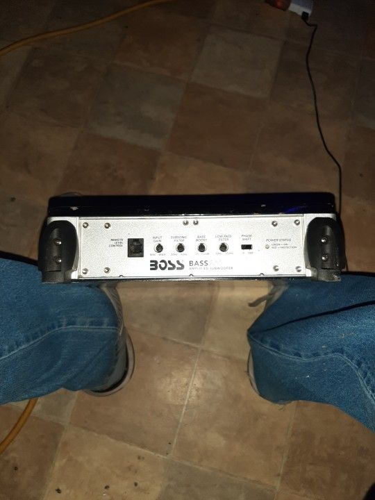Boss 600 Amplified Subwoofer