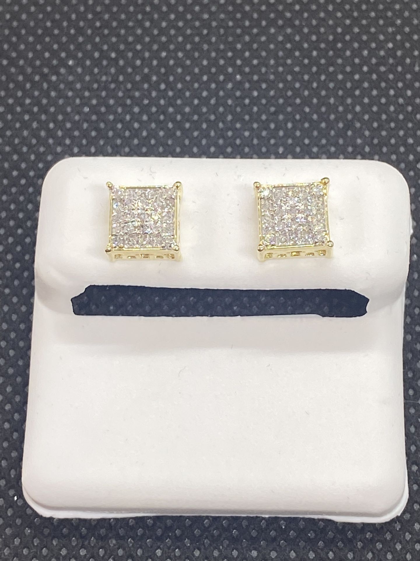 10KT GOLD AND DIAMOND EARRINGS OF 0.26 CTW AVAILABLE ON SPECIAL SALE 