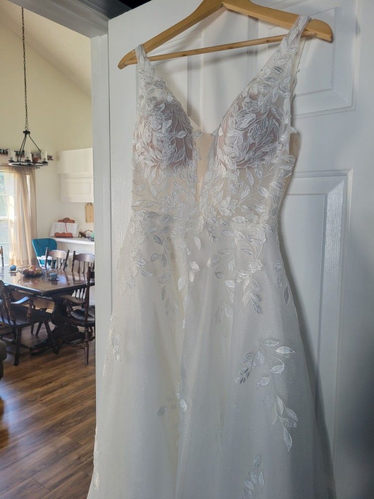 Essence Of Australia D3023 Wedding Dress
