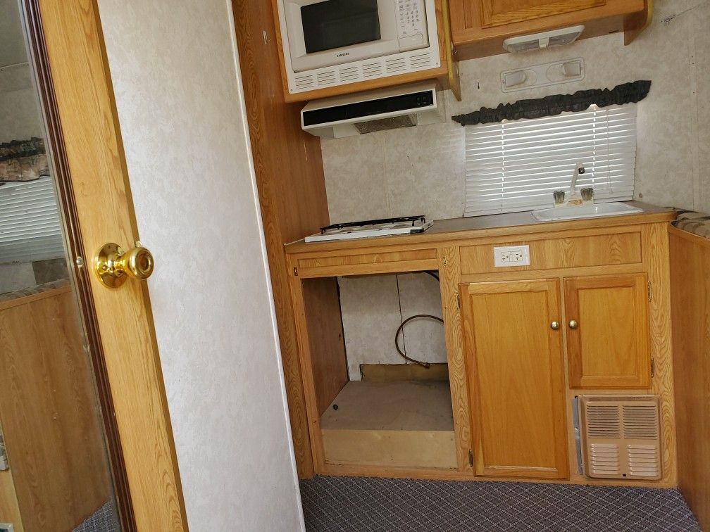Toyhauler camping trailer