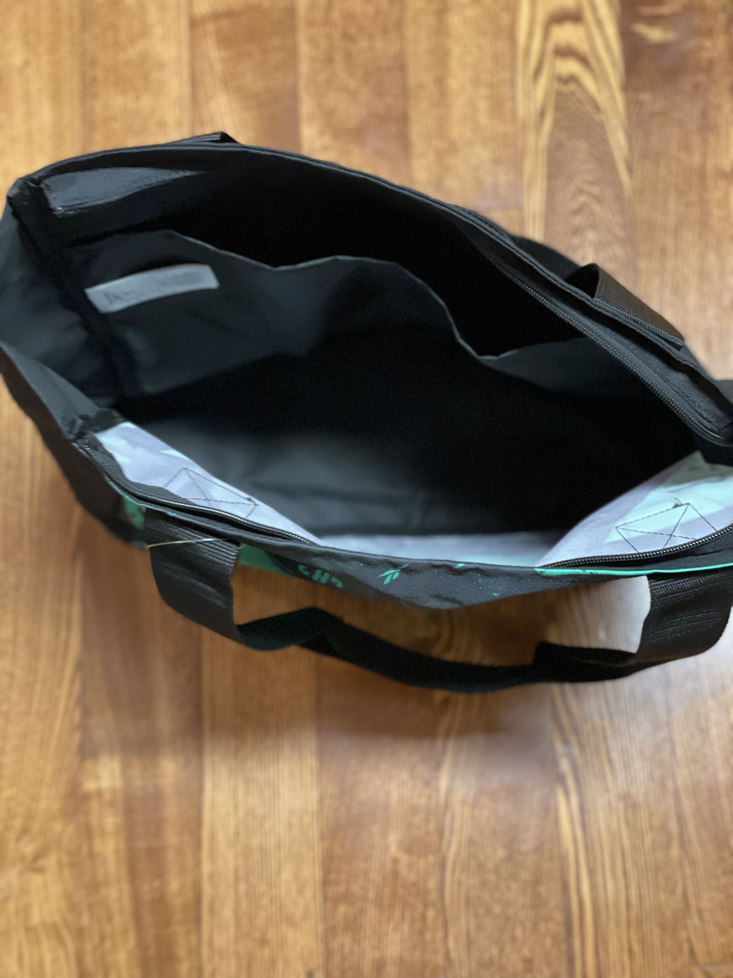 Brand New Reebok Tote Bag/purse With Zipper