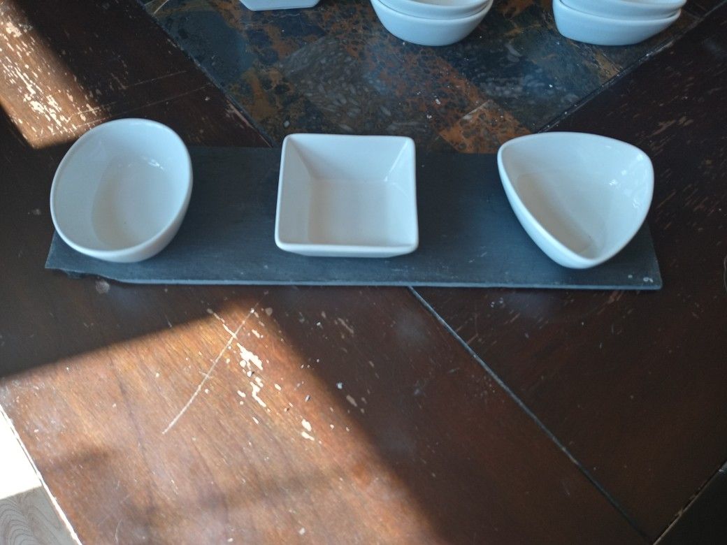 Set of serving pieces